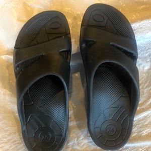 Aetrex flip flops 8